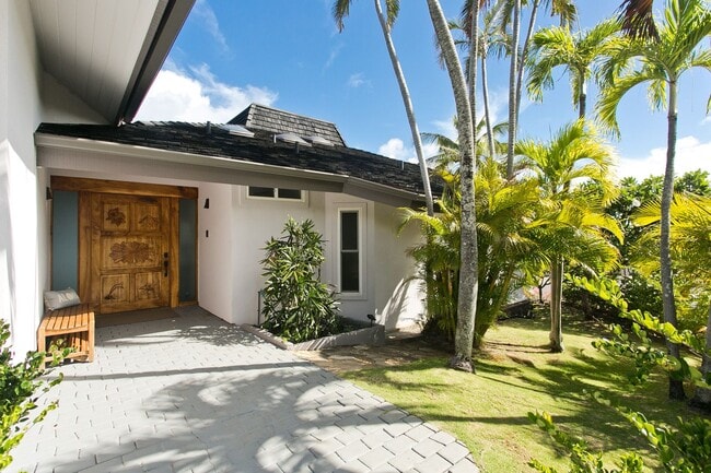 357 Lelekepue Pl in Honolulu, HI - Building Photo - Building Photo