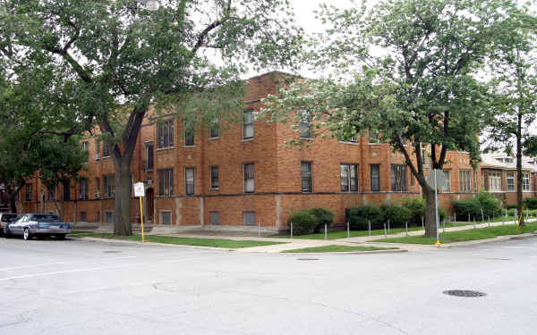 135-139 W 81st St in Chicago, IL - Building Photo