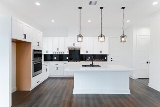 32 Englewood Ct in Montgomery, TX - Building Photo - Building Photo