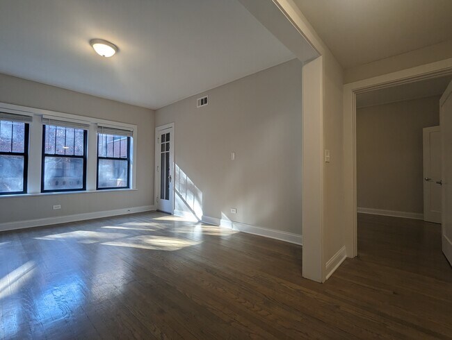 2524 N Kedzie Blvd in Chicago, IL - Building Photo - Building Photo