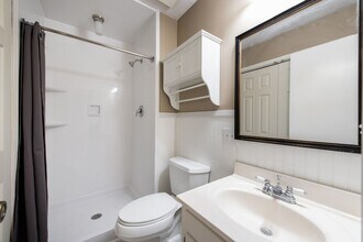 8015 Schroering Dr in Louisville, KY - Building Photo - Building Photo