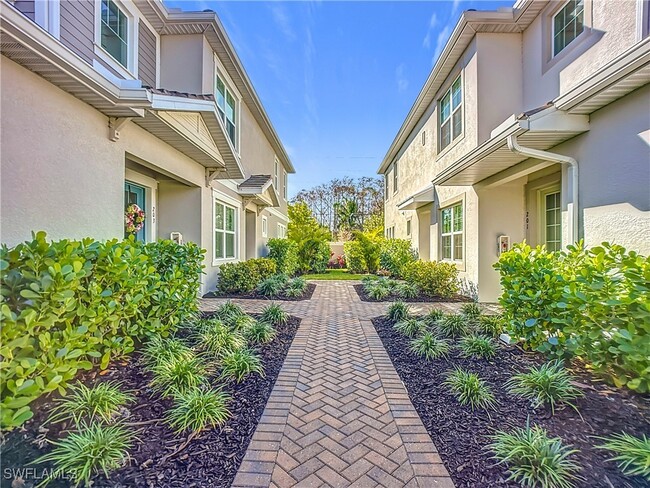 4664 Arboretum Cir in Naples, FL - Foto de edificio - Building Photo