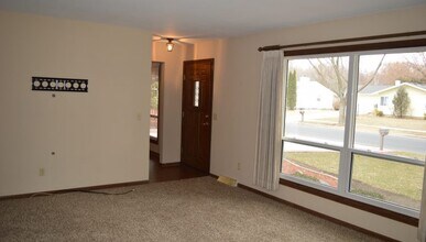 1617 Grafton Rd in Madison, WI - Building Photo - Building Photo