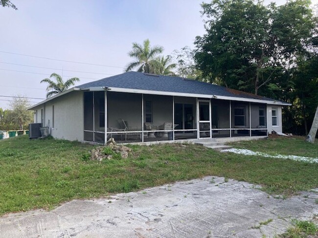130 Price St in Naples, FL - Building Photo - Building Photo
