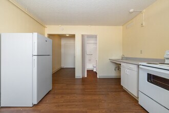 Catalina Village Apartments in Tucson, AZ - Building Photo - Interior Photo