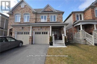 122 Russel Dr in Bradford West Gwillimbury, ON - Building Photo