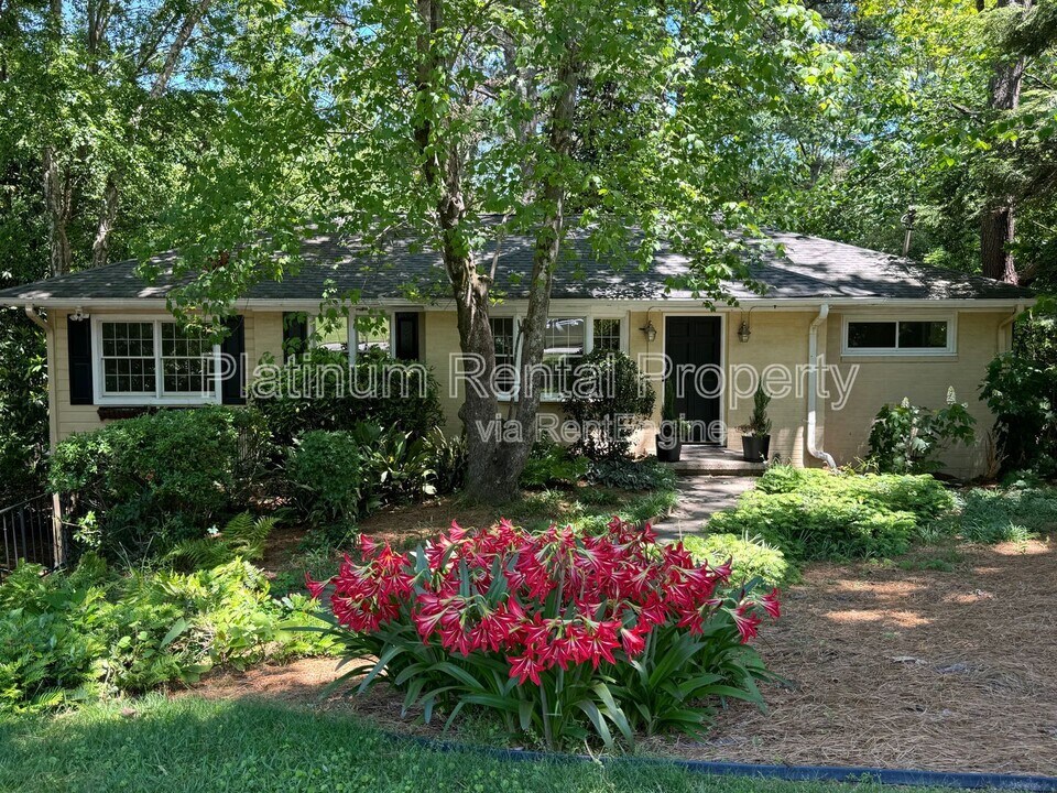 383 Springdale Dr NE in Atlanta, GA - Building Photo
