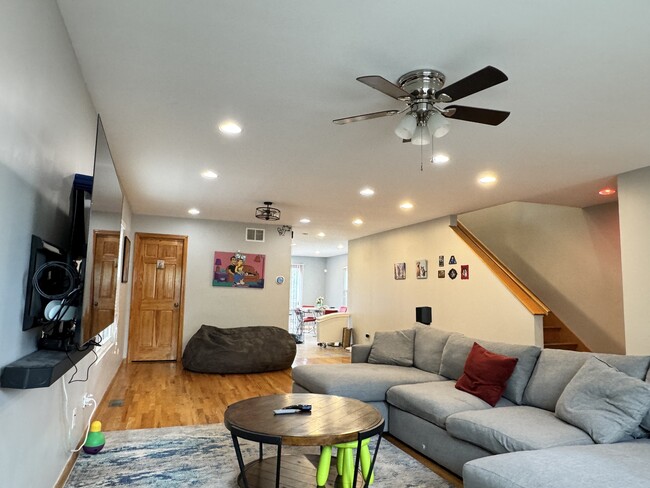 1031 N Keeler Ave in Chicago, IL - Building Photo - Building Photo