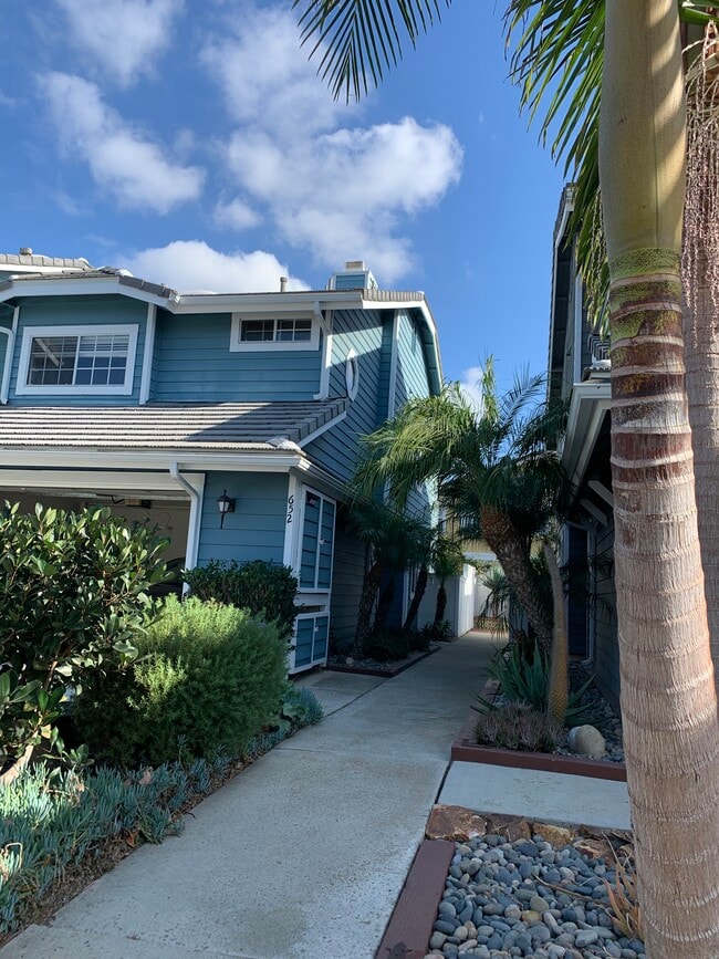 property at 652 Summer View Cir