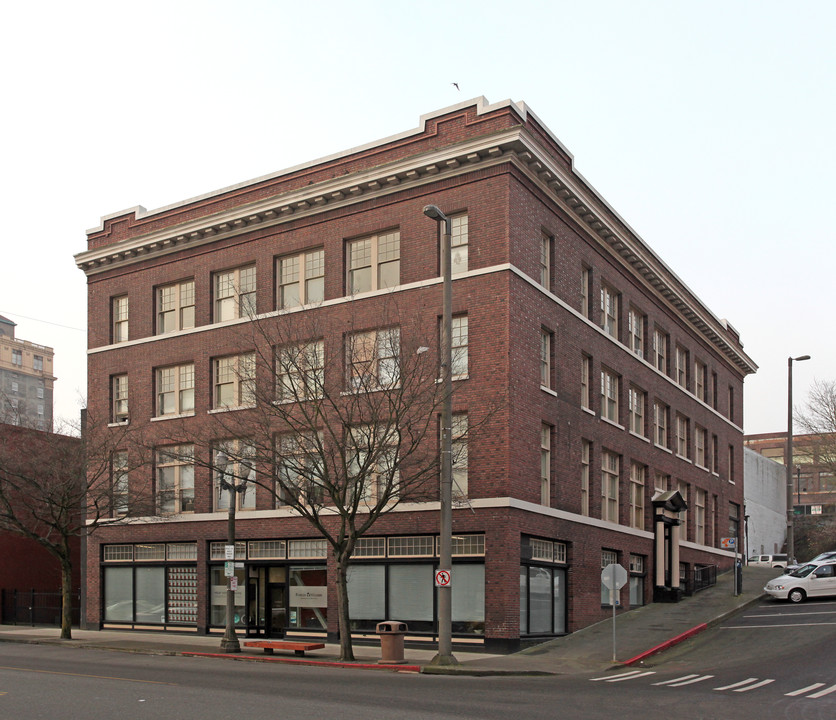 Colonial Apartments in Tacoma, WA - Building Photo