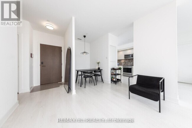 20-420 Inn On The Pk Dr in Toronto, ON - Building Photo - Building Photo