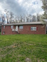 9 Locust Ln in Thomasville, PA - Building Photo