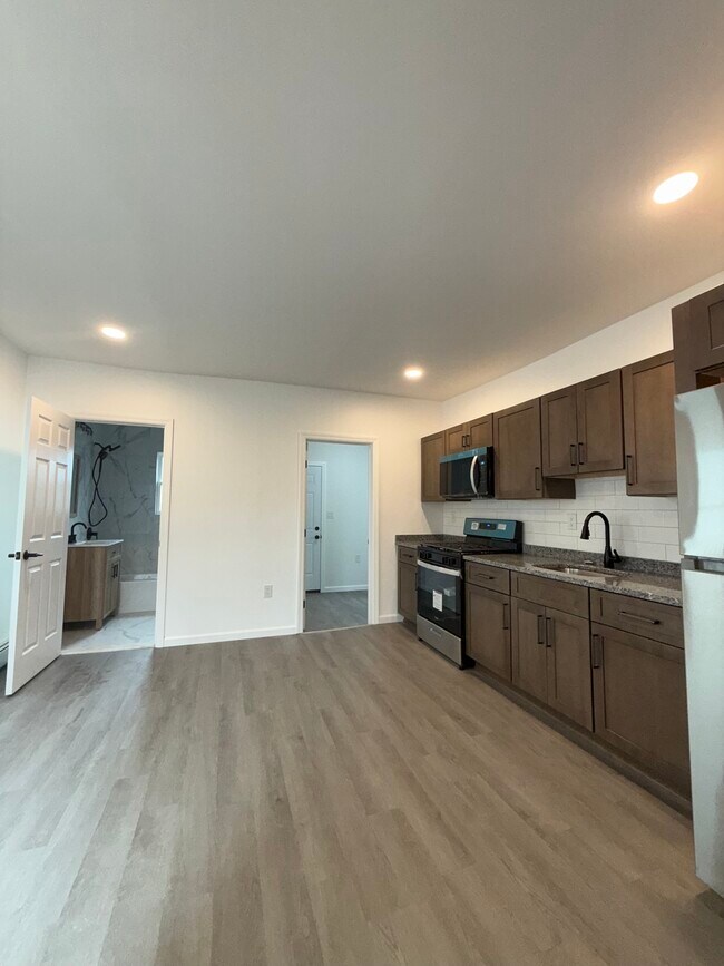 25 Loring Ave, Unit First floor in Edison, NJ - Building Photo - Building Photo