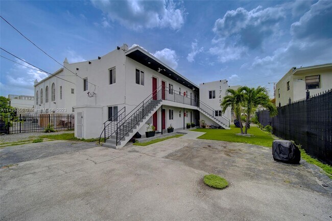 1745 NW 1st Pl-Unit -6 in Miami, FL - Building Photo - Building Photo