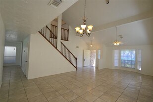12410 Meadow Briar Dr in Stafford, TX - Building Photo