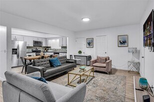 977 SW 10th St in Miami, FL - Building Photo