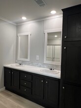 15923 S Flores St in San Antonio, TX - Foto de edificio - Building Photo