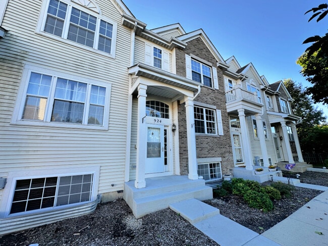 property at 924 Clover Ln