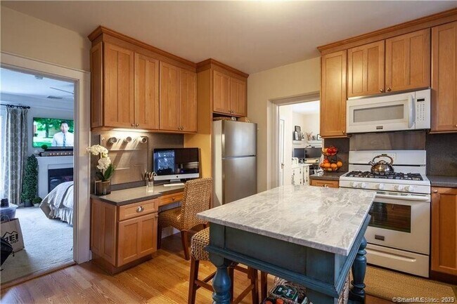 26 Ledge Ave in New Canaan, CT - Building Photo - Building Photo