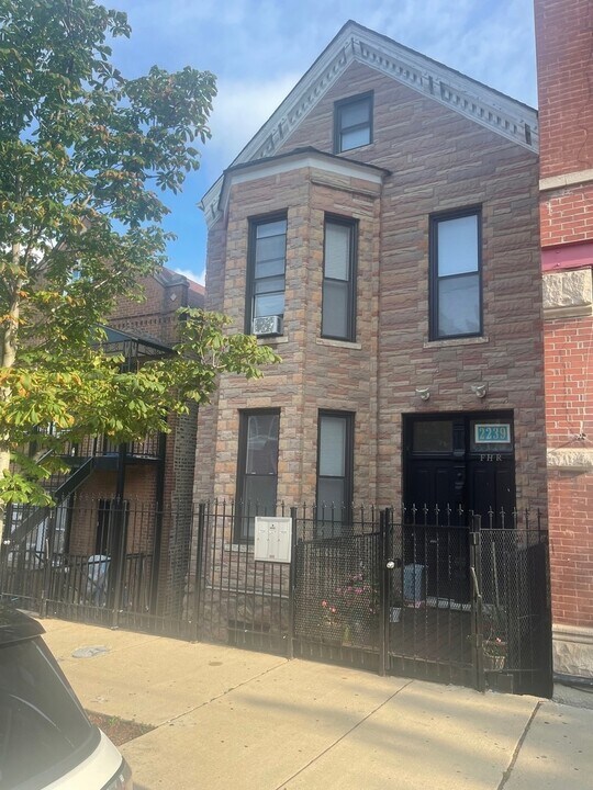 2239 W 19th St in Chicago, IL - Building Photo