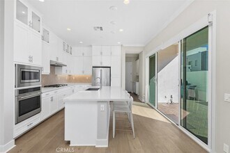 157 Novel in Irvine, CA - Building Photo - Building Photo