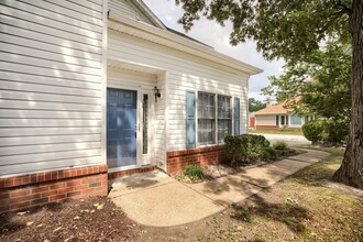159 Rustling Oak Ridge in Yorktown, VA - Building Photo - Building Photo
