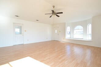 716 Lago Vista St in San Marcos, TX - Building Photo - Building Photo
