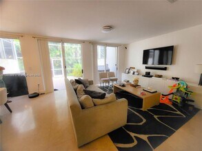 9801 NW 45th Ln in Doral, FL - Building Photo - Building Photo