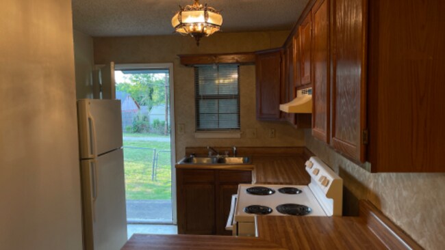 1603 W Elm St in Denison, TX - Foto de edificio - Building Photo