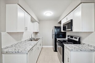 River Birch Village in Toledo, OH - Building Photo