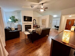 1413 Willow Crossing Dr in Knoxville, TN - Foto de edificio - Building Photo