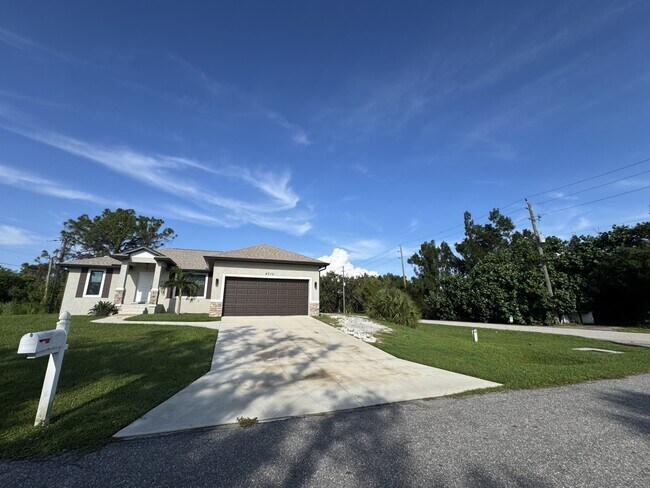 4310 Zenith Rd in Venice, FL - Building Photo - Building Photo
