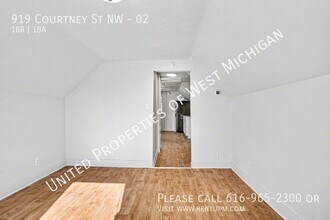 919 Courtney St NW in Grand Rapids, MI - Building Photo - Building Photo
