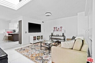 1671 Michael Ln in Los Angeles, CA - Building Photo - Building Photo