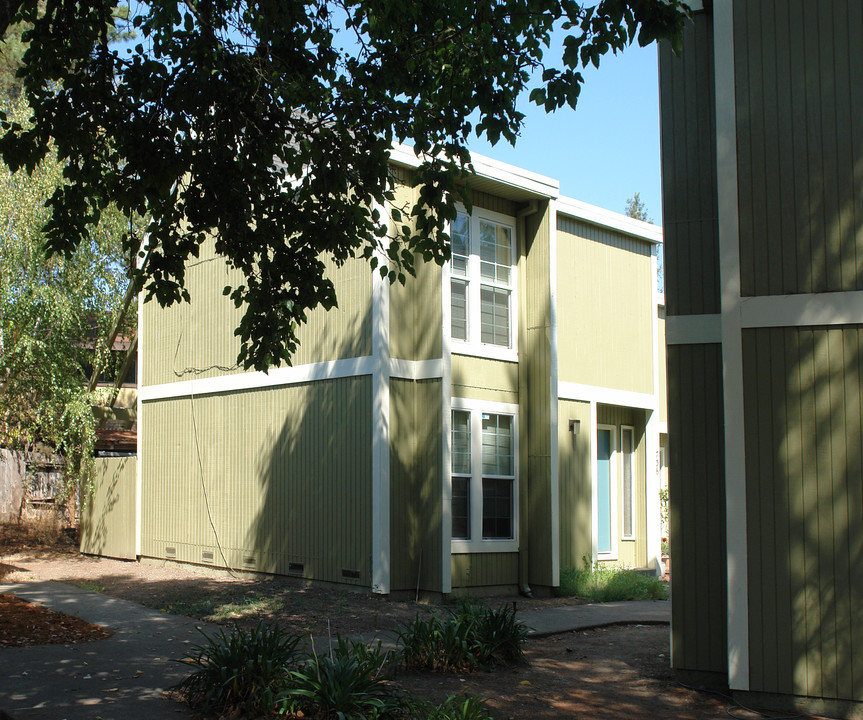 1736 Mission Blvd in Santa Rosa, CA - Building Photo