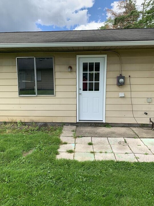 162 Bernower Ave SW in Massillon, OH - Building Photo