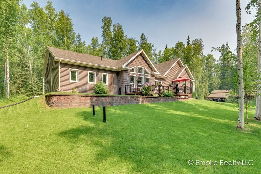 2100 Alyeska Dr in Fairbanks, AK - Building Photo