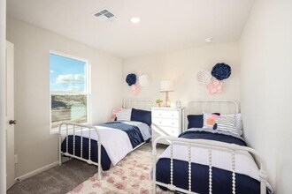 2400 Tapatio Dr in Bullhead City, AZ - Building Photo - Building Photo
