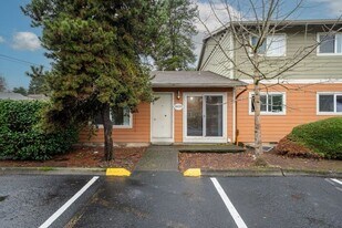 6031 N Fessenden St in Portland, OR - Building Photo