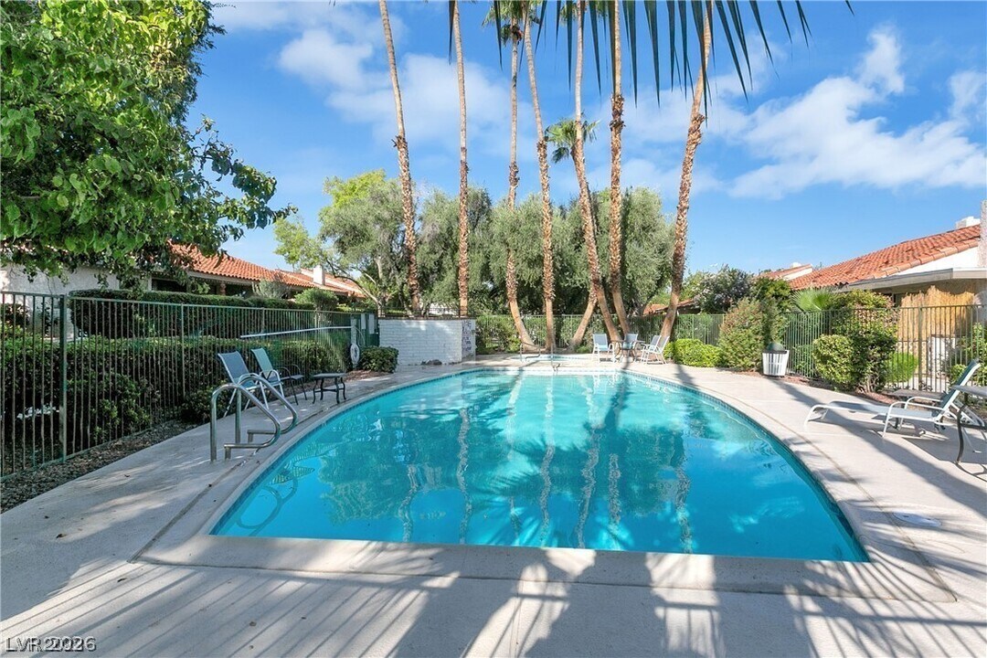 2451 Domingo St in Las Vegas, NV - Building Photo