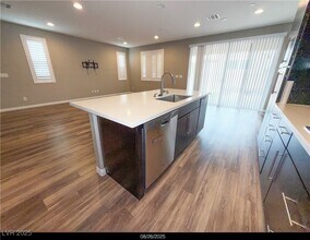 398 Misterioso St in Henderson, NV - Building Photo - Building Photo