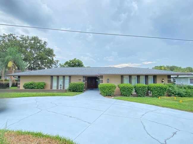 property at 2514 Tuscarora Trail