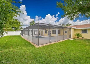 2011 SE 8th St in Cape Coral, FL - Building Photo - Building Photo