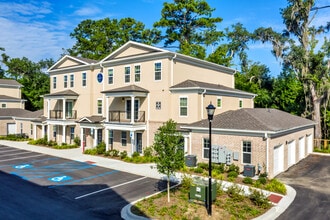 Enclave at Bluffton Park in Bluffton, SC - Foto de edificio - Building Photo