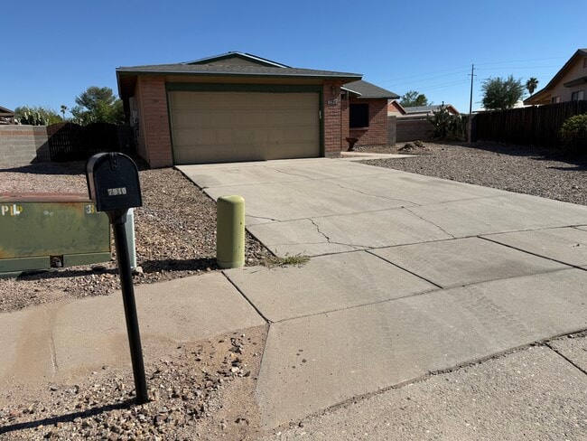 7940 E Constant Pl in Tucson, AZ - Building Photo - Building Photo