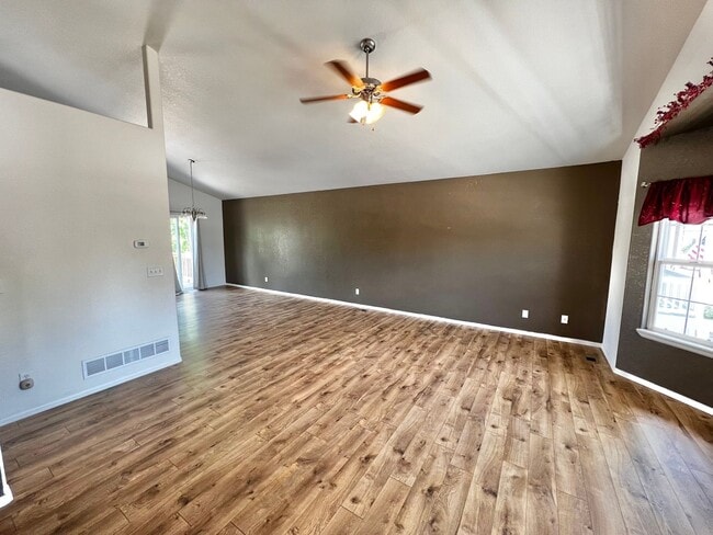 Beautiful 3 bed 2.5 Bath Home in East Loveland, CO! in Loveland, CO - Building Photo - Building Photo
