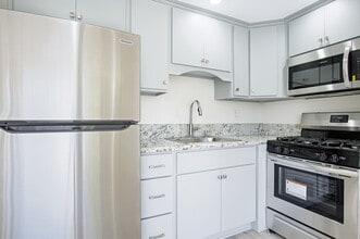 11305 Gladwin St in Los Angeles, CA - Foto de edificio - Building Photo