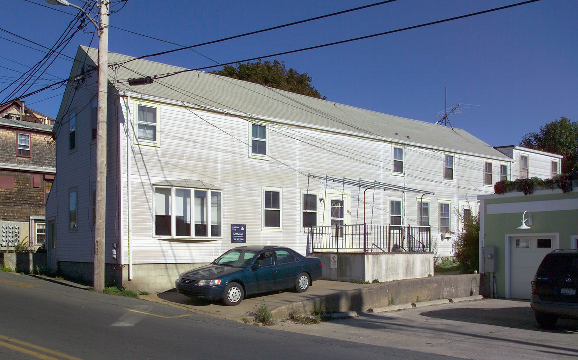 143 Bradford St in Provincetown, MA - Building Photo