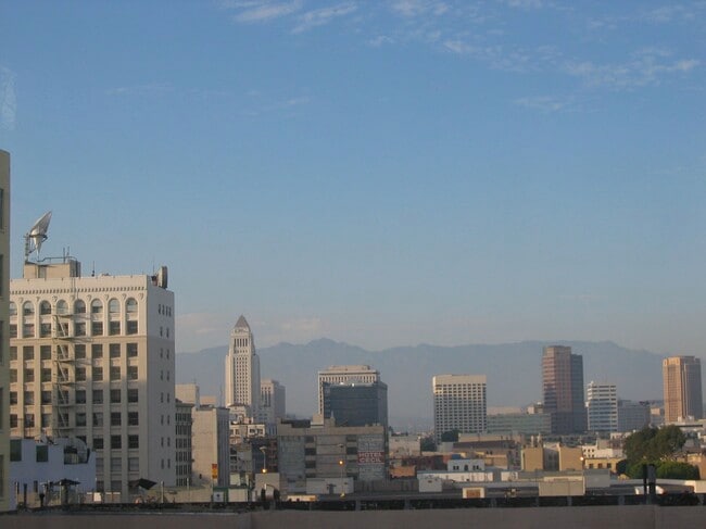 315 E 8th St, Unit #701 in Los Angeles, CA - Foto de edificio - Building Photo