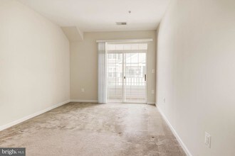 11404 Gate Hill Pl-Unit -C in Reston, VA - Building Photo - Building Photo